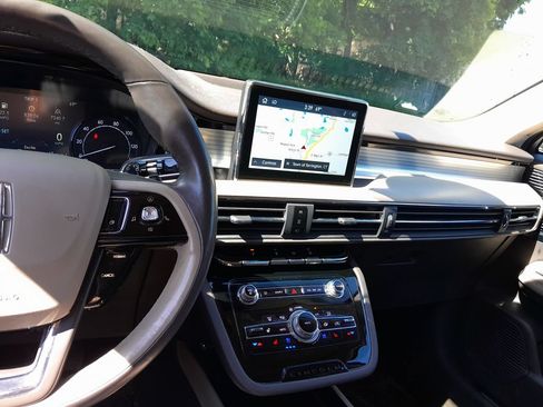 Used 2021 Lincoln Corsair AWD w/ Premium Package image 18