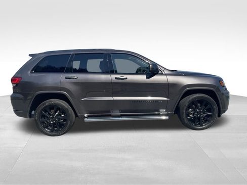 Used 2021 Jeep Grand Cherokee Laredo X image 4