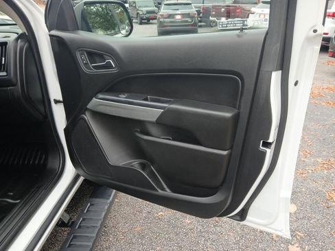 Used 2020 Chevrolet Colorado LT w/ Safety Package RWD image 11