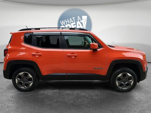 Used 2016 Jeep Renegade Latitude AWD/4WD image 2