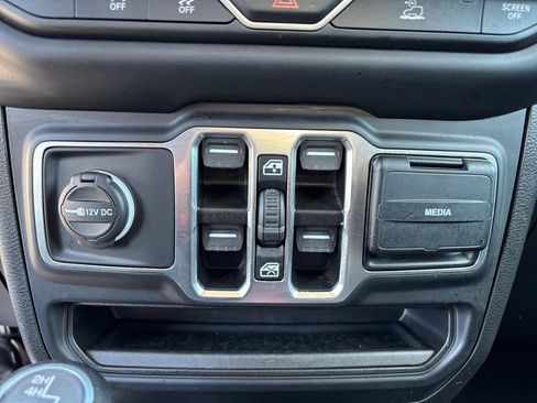 Used 2023 Jeep Gladiator Overland AWD/4WD image 27