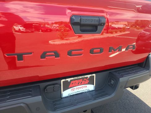 Certified 2025 Toyota Tacoma SR w/ SR Upgrade Package AWD/4WD image 28