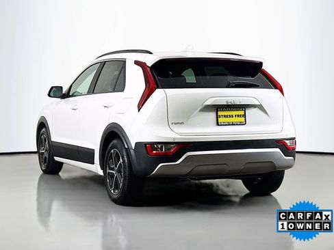 Used 2023 Kia Niro EX image 5