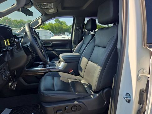 Used 2023 Chevrolet Silverado 1500 LT Trail Boss w/ LT Trail Boss Premium Package AWD/4WD image 9