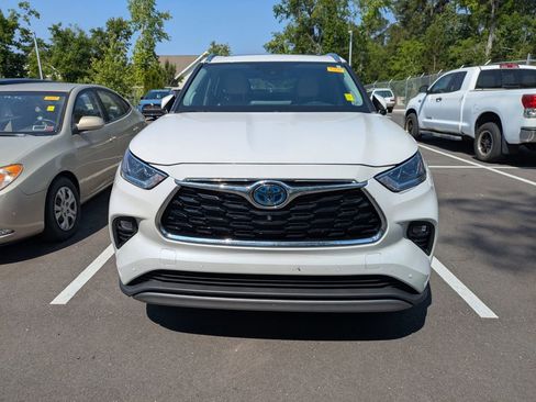 Used 2023 Toyota Highlander Platinum AWD/4WD image 2