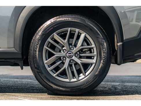 Used 2023 Nissan Rogue S image 5