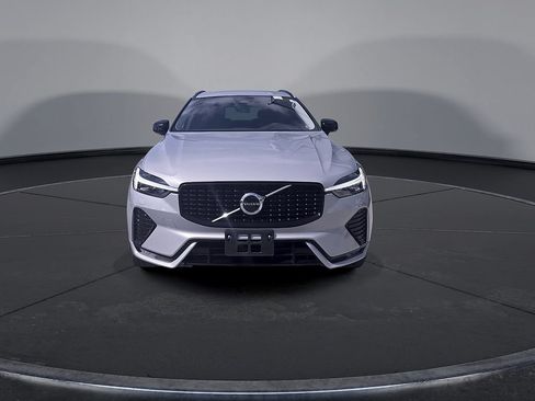 Certified 2025 Volvo XC60 B5 Core AWD/4WD image 10