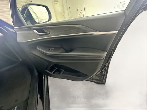 Used 2023 Jeep Grand Cherokee Limited AWD/4WD image 32