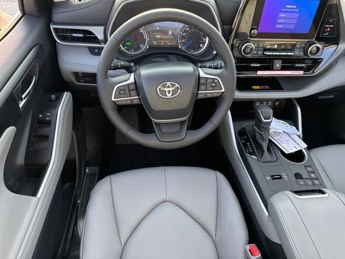 New 2026 Toyota Highlander XLE image 13