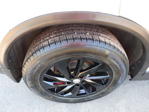 Used 2015 Nissan Rogue SL w/ SL Premium Package image 21