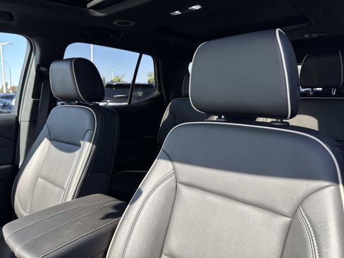 Used 2022 Chevrolet Traverse Premier image 16