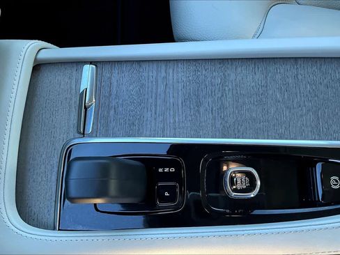 Used 2024 Volvo XC90 T8 Plus image 20