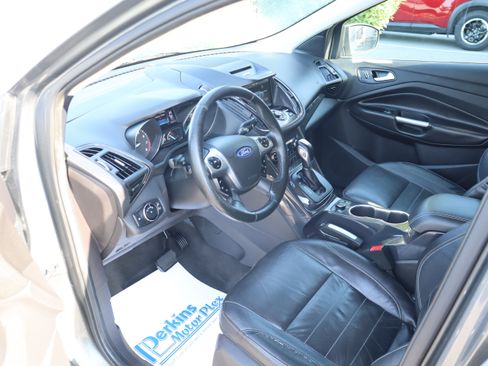 Used 2014 Ford Escape Titanium w/ Equipment Group 401A FWD image 3