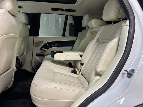 Used 2023 Land Rover Range Rover SE image 28