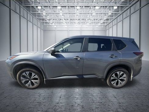 Used 2022 Nissan Rogue SV FWD image 2