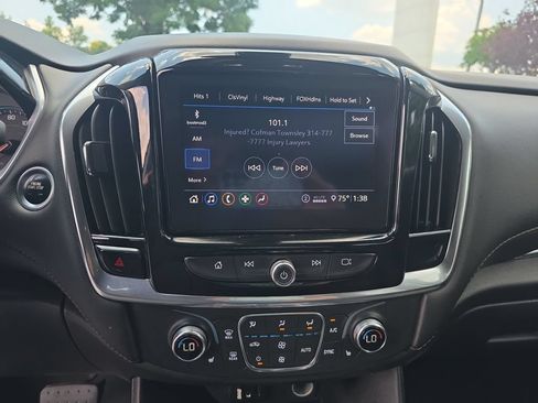 Used 2021 Chevrolet Traverse LT FWD image 9