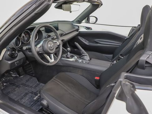 Used 2025 MAZDA MX-5 Miata Club RWD image 18