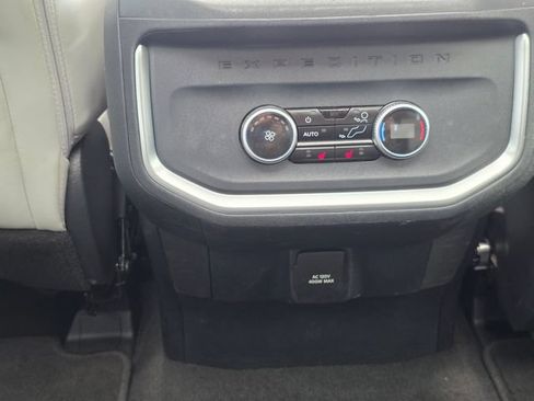 Used 2025 Ford Expedition Platinum w/ Driver's Package AWD/4WD image 40