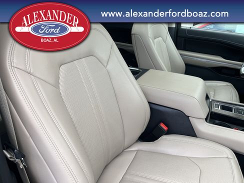 Used 2024 Ford Expedition Limited image 17