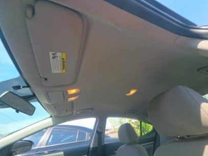 Used 2020 Hyundai Elantra SE FWD image 17