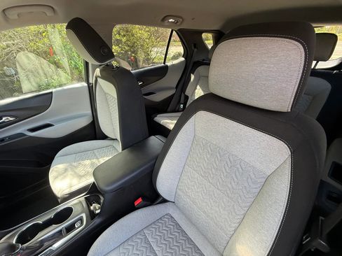 Used 2022 Chevrolet Equinox LS image 47