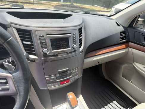 Used 2014 Subaru Outback 2.5i Limited w/ Moonroof Package AWD/4WD image 29