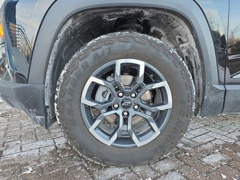 Used 2025 Chevrolet Equinox ACTIV w/ Safety and Technology Package image 11