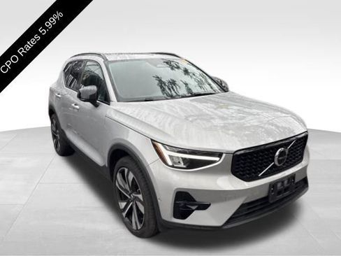Used 2023 Volvo XC40 B5 Plus w/ Protection Package Premier AWD/4WD image 3