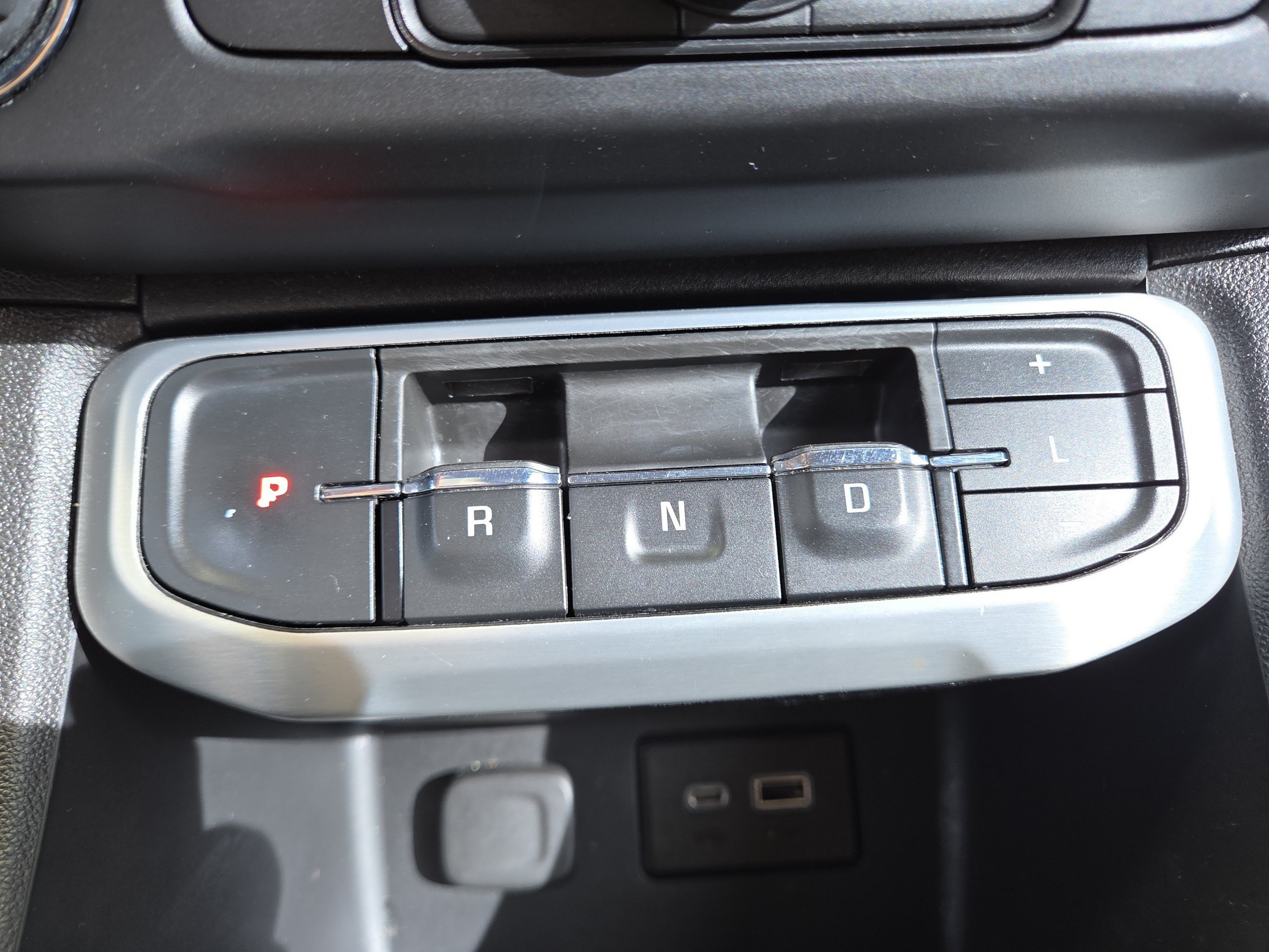 Used 2020 GMC Acadia SLE FWD image 31