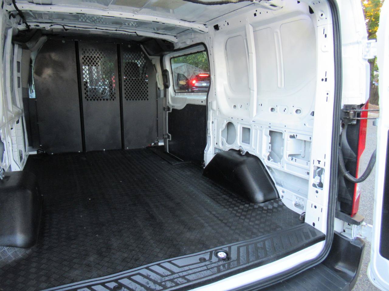 Used 2019 Ford Transit 250 130 Low Roof w/ Exterior Upgrade Package RWD image 17