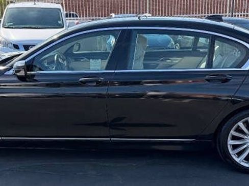 Used 2018 BMW 740e xDrive AWD/4WD image 9