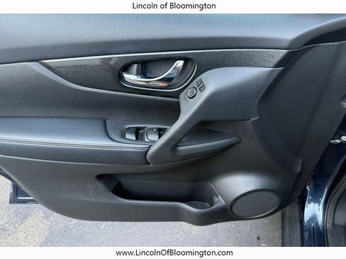 Used 2015 Nissan Rogue SL w/ SL Premium Package image 29