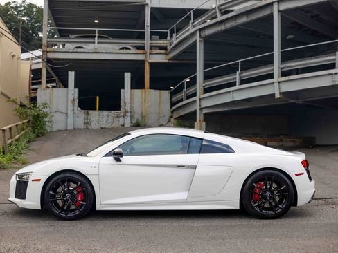 Used 2018 Audi R8 V10 RWD image 32