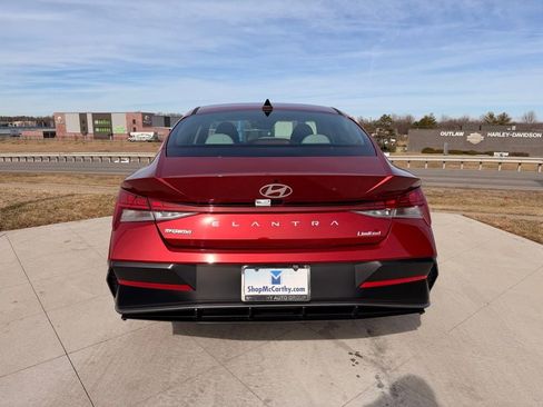 Used 2025 Hyundai Elantra Limited FWD image 7
