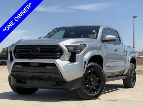 Used 2025 Toyota Tacoma SR5 AWD/4WD image 2