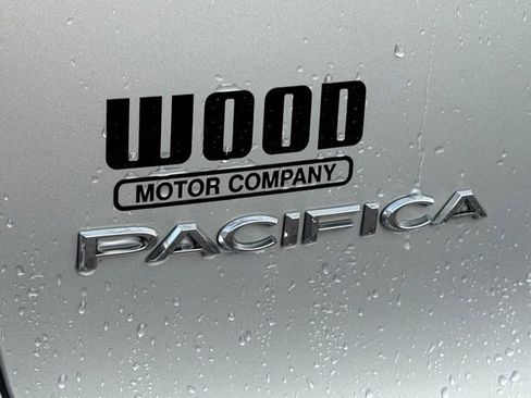 Used 2024 Chrysler Pacifica Touring-L image 55