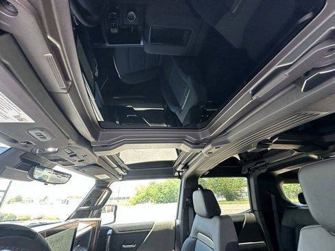 New 2025 GMC Hummer EV 2X image 24