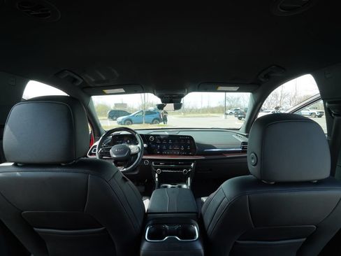 Used 2025 Chevrolet Traverse RS AWD/4WD image 24