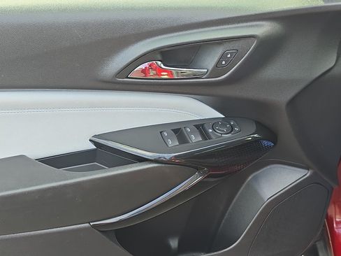 Certified 2025 Chevrolet Trax LT FWD image 12