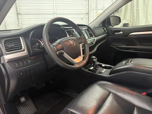 Used 2016 Toyota Highlander XLE FWD image 14