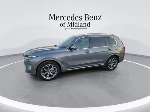 Used 2024 BMW X7 xDrive40i image 4