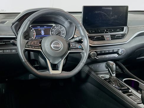 Used 2023 Nissan Altima 2.5 SV w/ SV Premium Package image 17