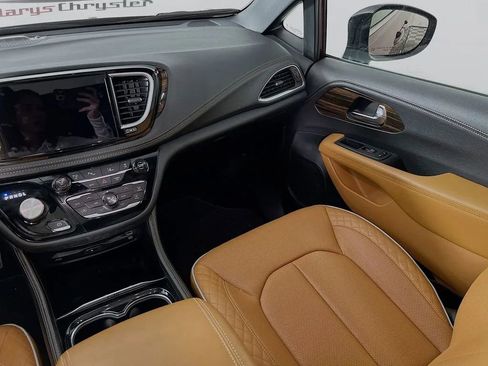Used 2023 Chrysler Pacifica Pinnacle image 26
