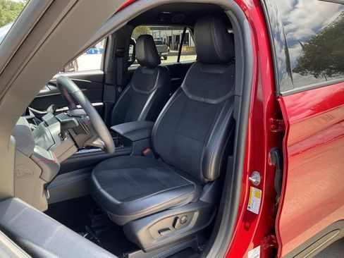 Used 2025 Ford Explorer ST AWD/4WD image 8
