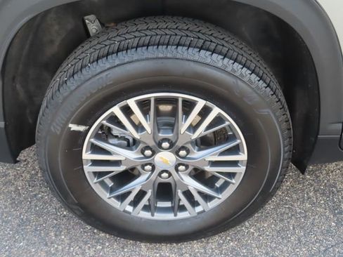 Used 2025 Chevrolet Traverse LT AWD/4WD image 13