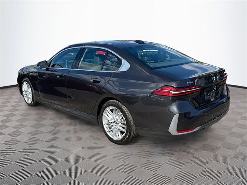 Used 2024 BMW 530i xDrive image 6