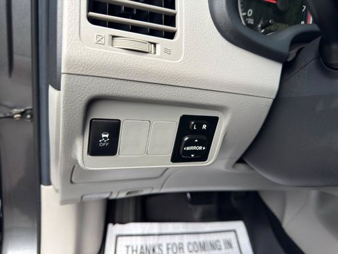 Used 2013 Toyota Corolla LE FWD image 18