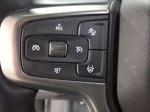 Used 2024 Chevrolet Suburban Premier w/ Advanced Technology Package image 33