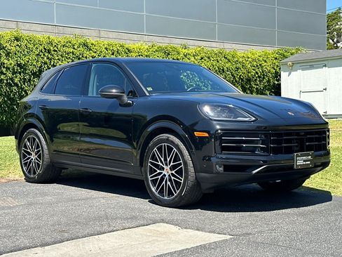 Certified 2026 Porsche Cayenne AWD/4WD image 10