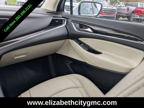 Used 2023 Buick Enclave Essence image 19